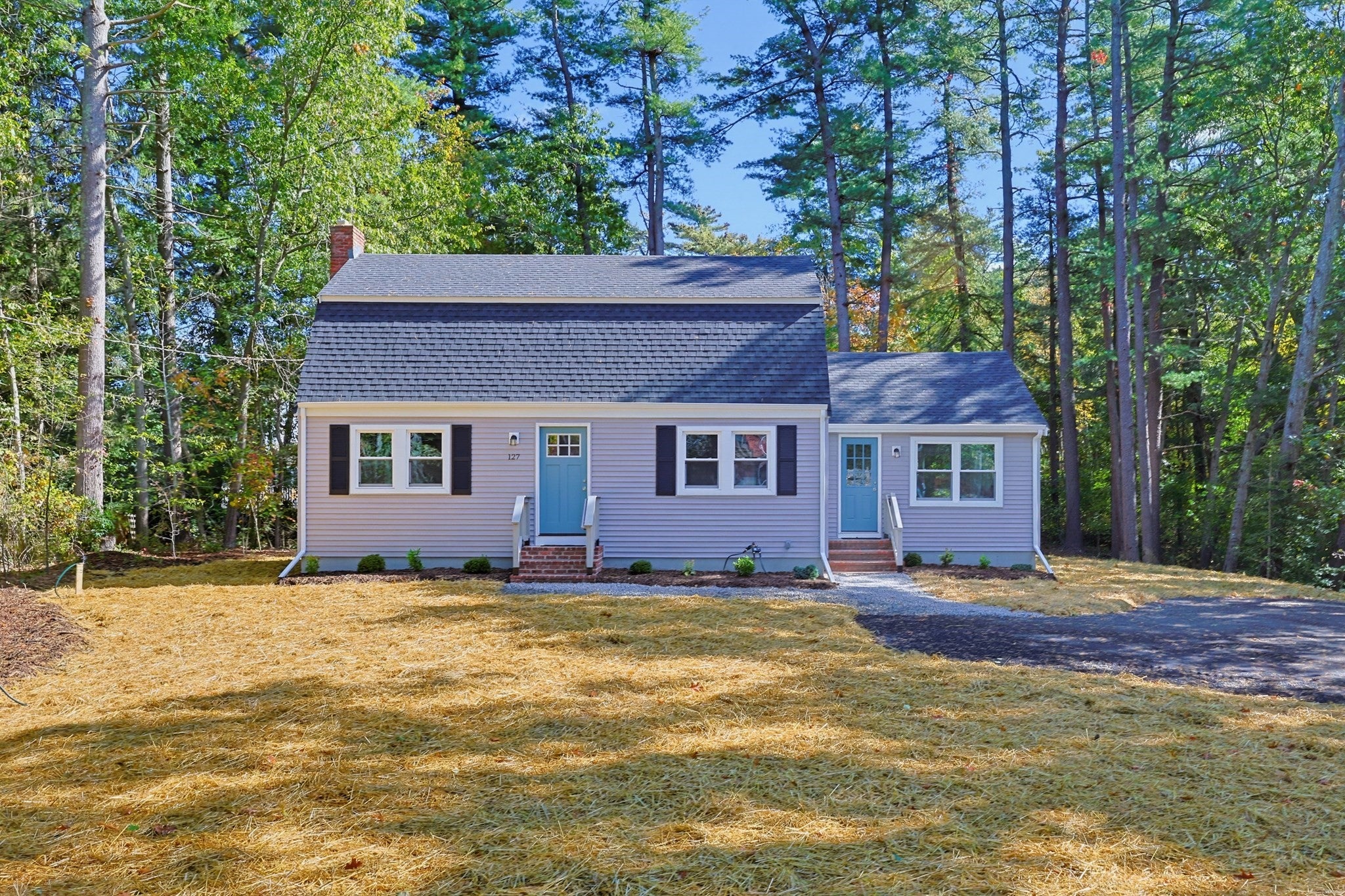 Photo of 127 Crescent Pl, Hanson, MA
