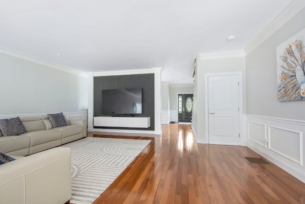 257 Prospect St, Auburn, MA Photo #7