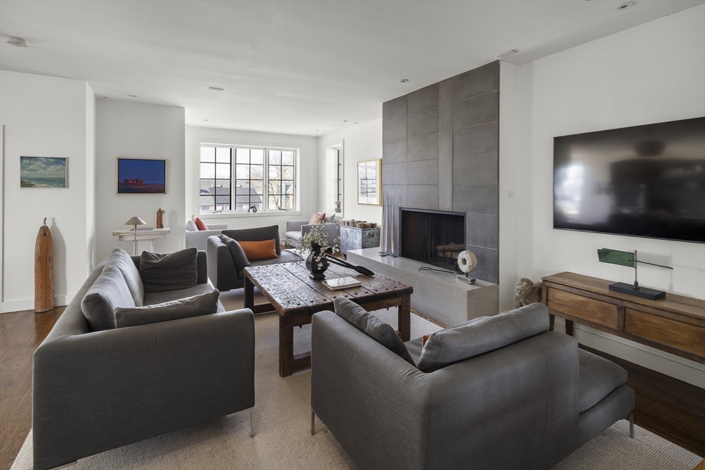 148 Huron