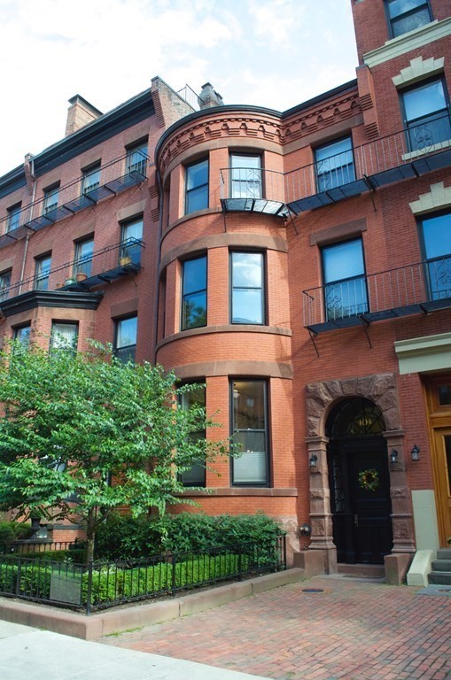 404 Marlborough Street 7