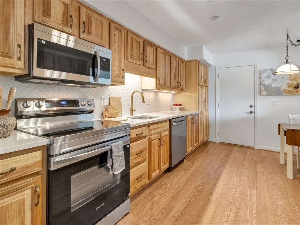 8 Rainbow Pond Dr 5