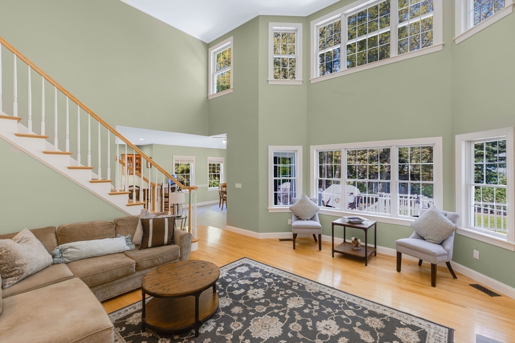 38 Green Needle Ln