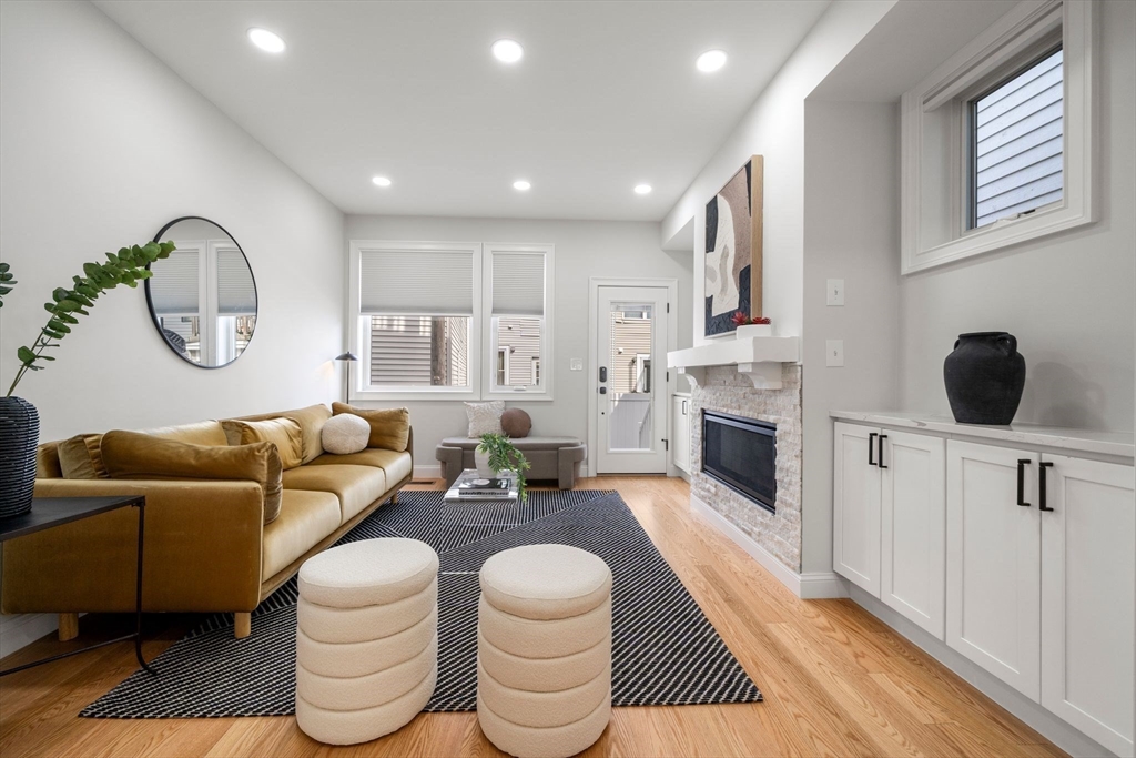 138 W 8th St