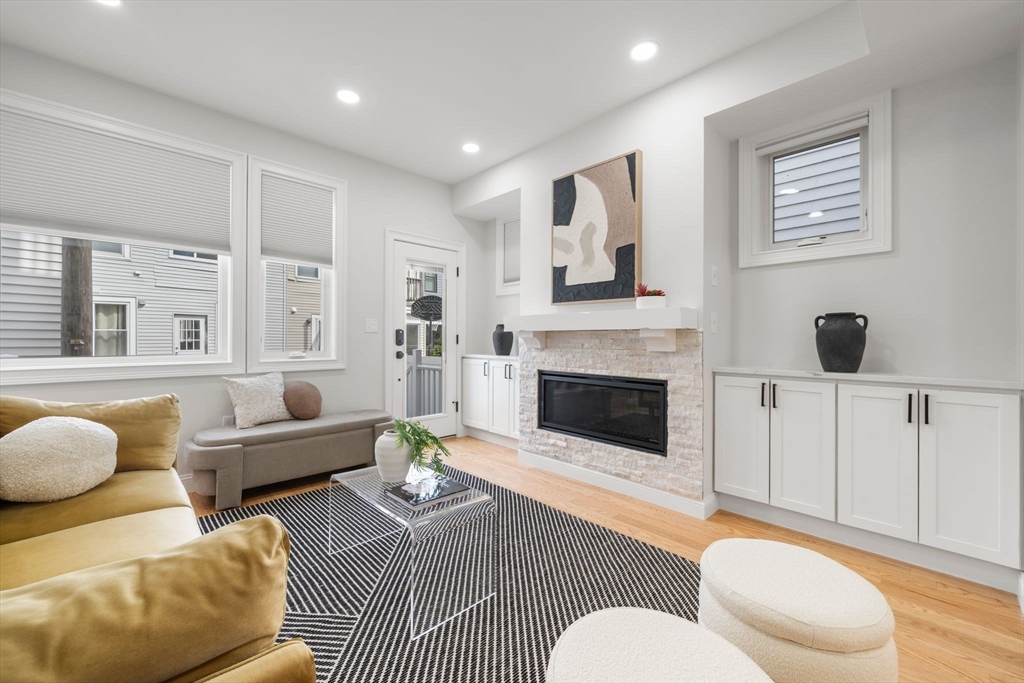 138 W 8th St