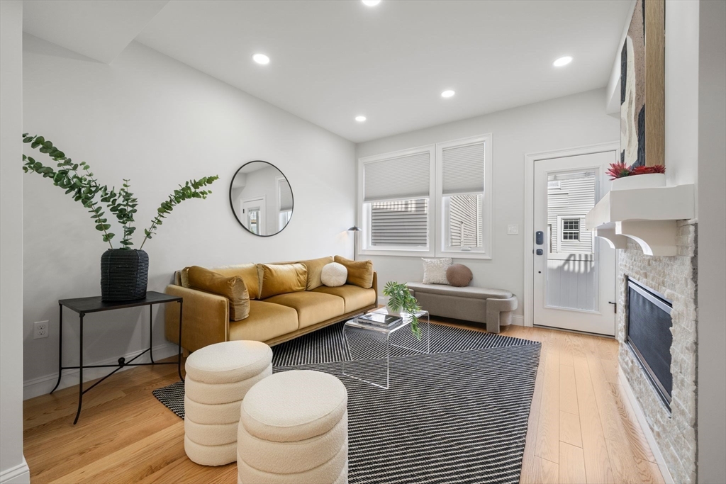 138 W 8th St