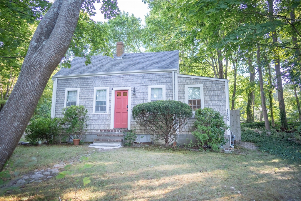 1825 Main St