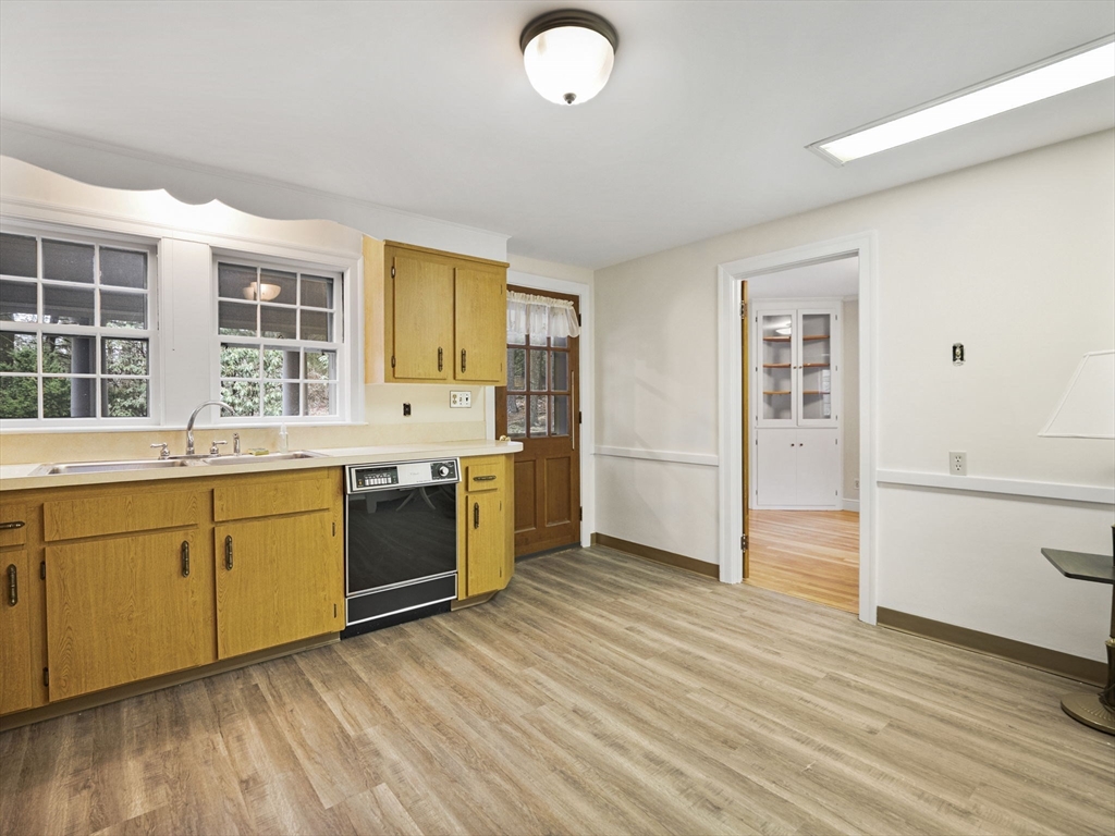 Winchester, Massachusetts 01890, United States, 5 Bedrooms Bedrooms, ,2 BathroomsBathrooms,Residential,Active,118492