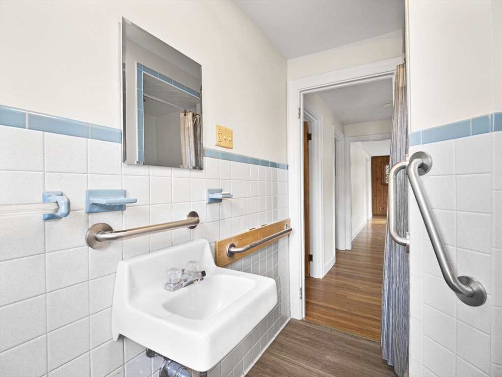 Winchester, Massachusetts 01890, United States, 5 Bedrooms Bedrooms, ,2 BathroomsBathrooms,Residential,Active,118492