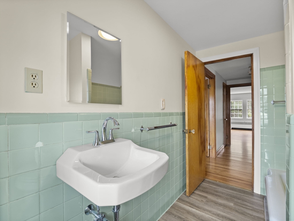 Winchester, Massachusetts 01890, United States, 5 Bedrooms Bedrooms, ,2 BathroomsBathrooms,Residential,Active,118492