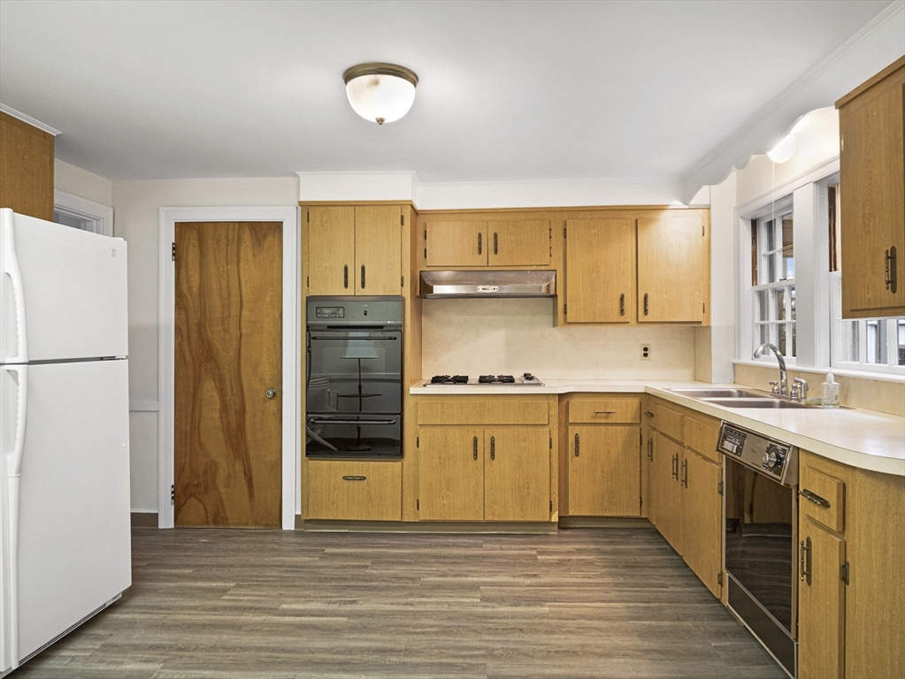 Winchester, Massachusetts 01890, United States, 5 Bedrooms Bedrooms, ,2 BathroomsBathrooms,Residential,Active,118492