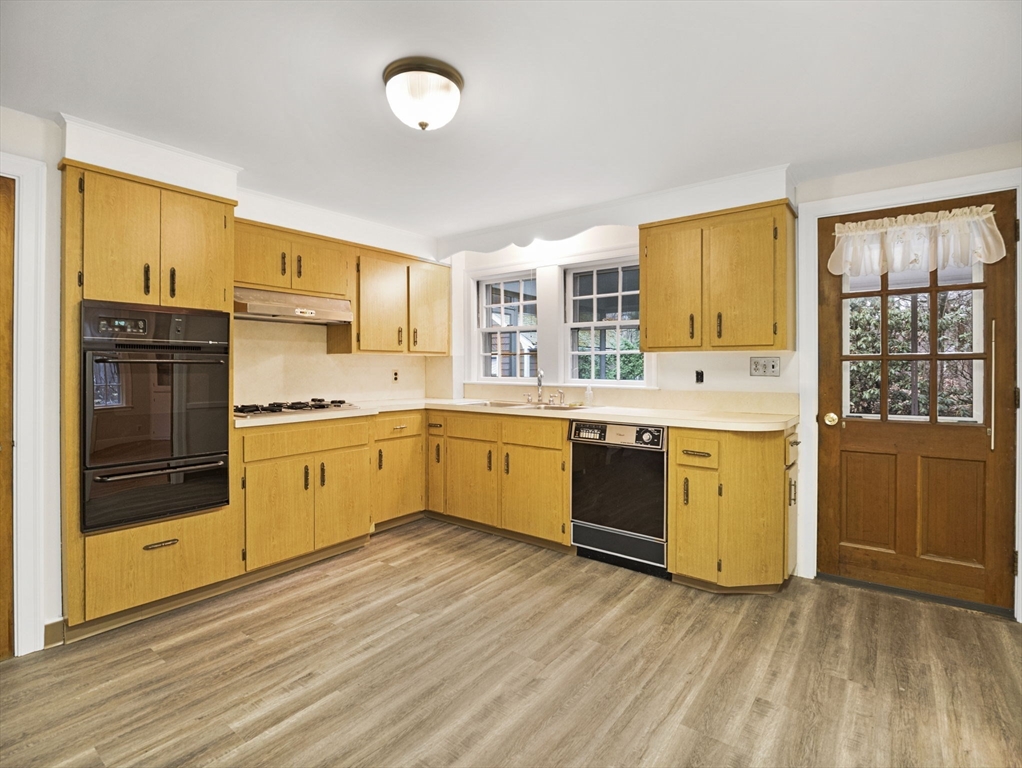 Winchester, Massachusetts 01890, United States, 5 Bedrooms Bedrooms, ,2 BathroomsBathrooms,Residential,Active,118492