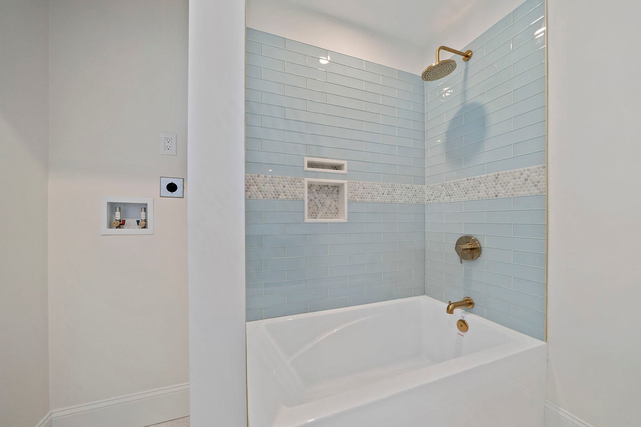 118 Prospect St, Gloucester, MA Photo #19