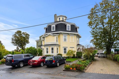 Photo of 6 Mount Vernon St, Marblehead, MA 01945 (MLS # 73474225)