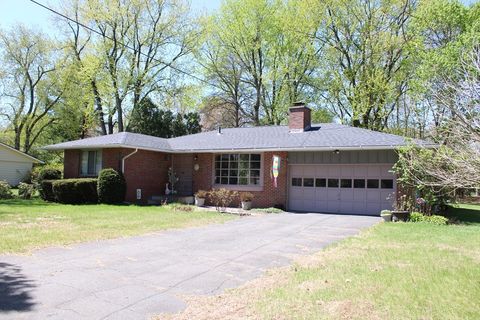 Photo of 4 Skyline Dr, South Hadley, MA 01075 (MLS # 73520667)