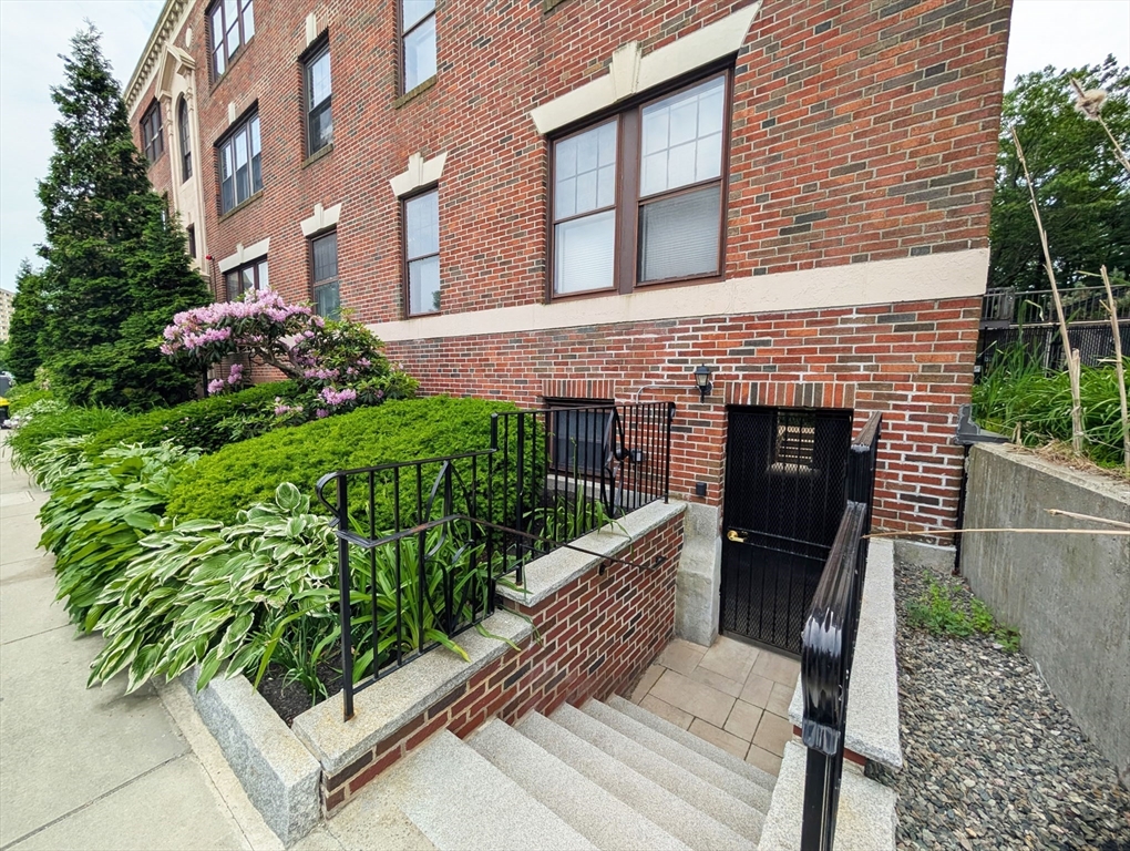 1992 Commonwealth Ave B
