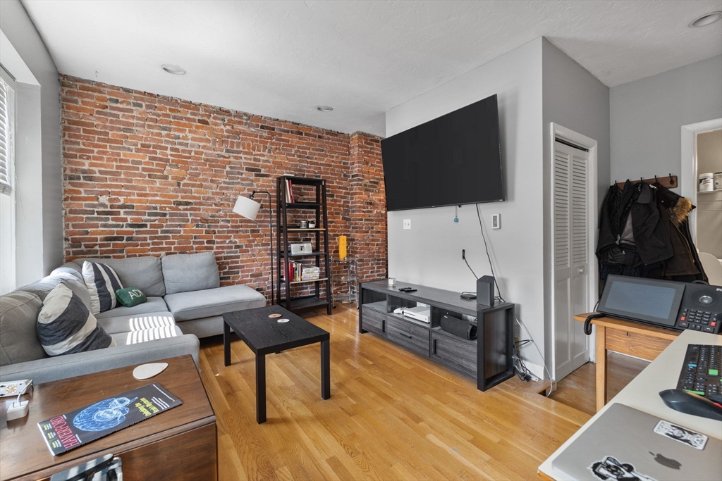 16 Foster St 7