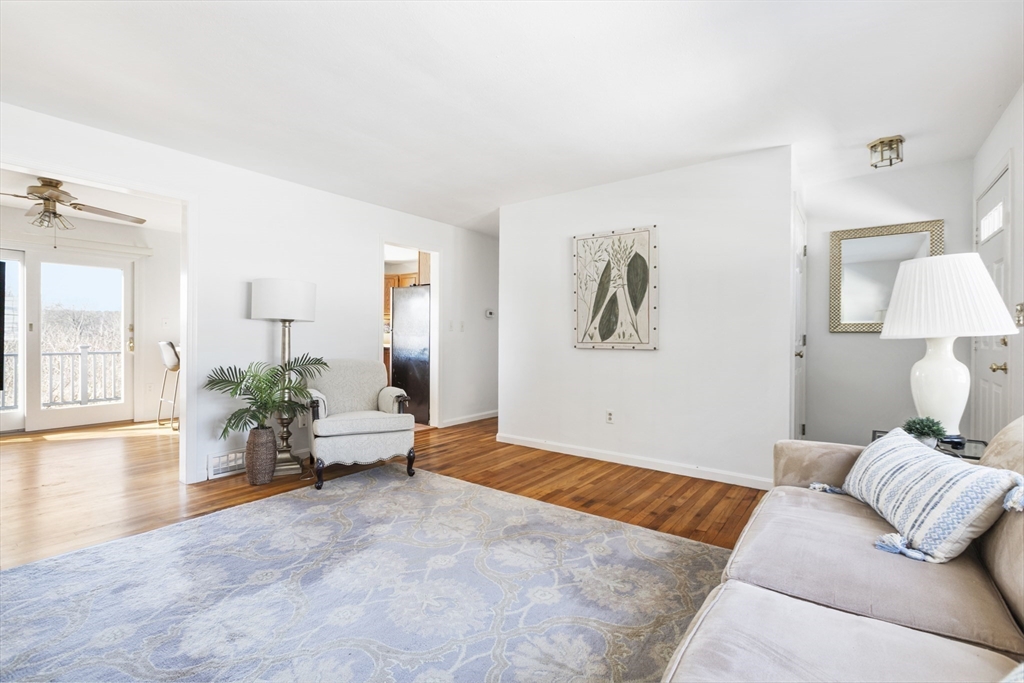 Medfield, Massachusetts 02052, United States, 2 Bedrooms Bedrooms, ,2 BathroomsBathrooms,Residential,Pending,12040