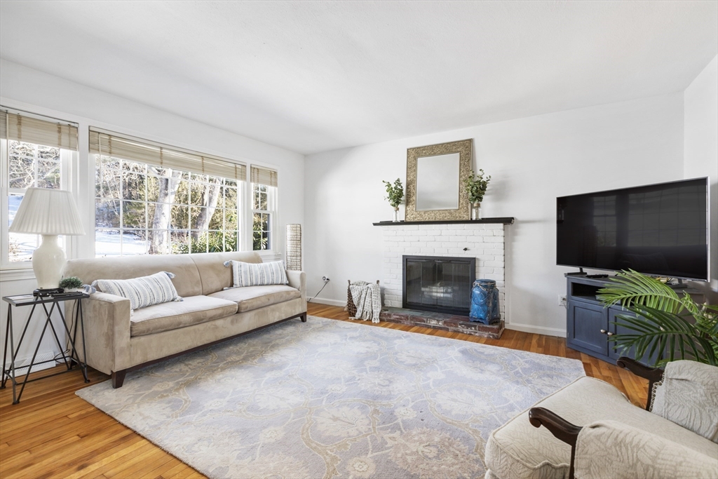 Medfield, Massachusetts 02052, United States, 2 Bedrooms Bedrooms, ,2 BathroomsBathrooms,Residential,Pending,12040