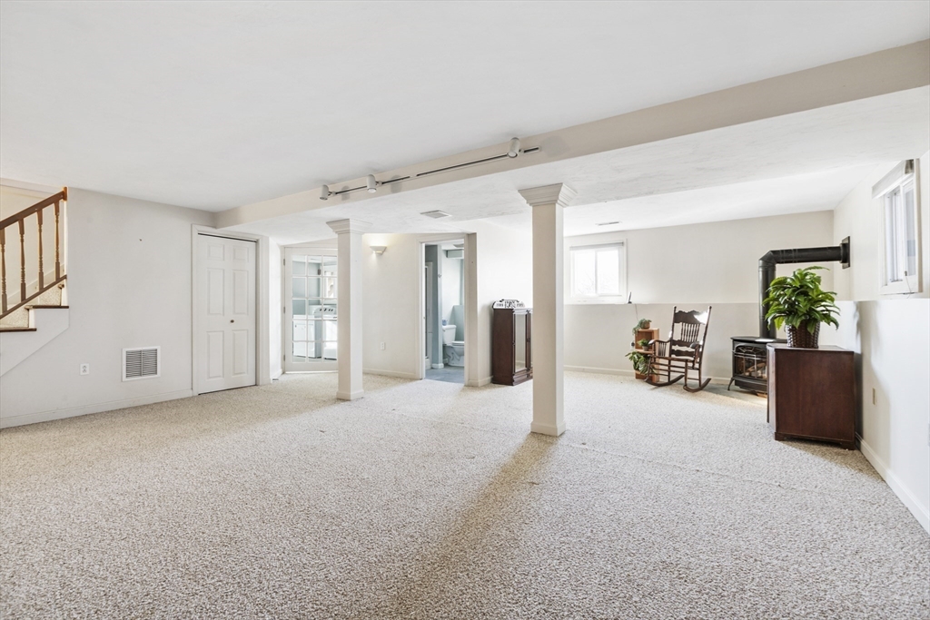 Medfield, Massachusetts 02052, United States, 2 Bedrooms Bedrooms, ,2 BathroomsBathrooms,Residential,Pending,12040