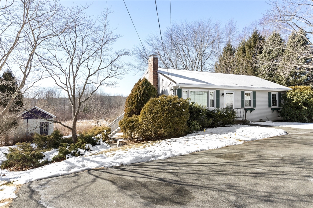 Medfield, Massachusetts 02052, United States, 2 Bedrooms Bedrooms, ,2 BathroomsBathrooms,Residential,Pending,12040