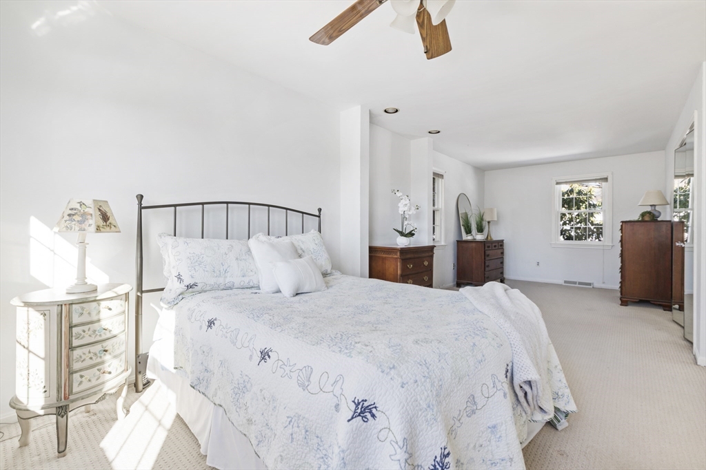 Medfield, Massachusetts 02052, United States, 2 Bedrooms Bedrooms, ,2 BathroomsBathrooms,Residential,Pending,12040