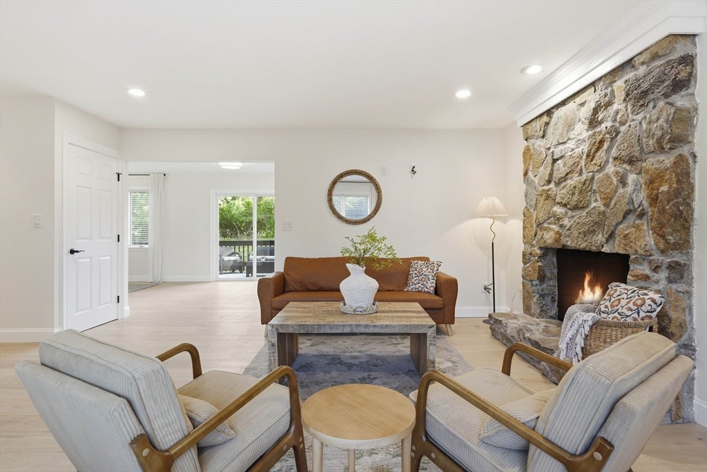 93 Jonquil LN, Longmeadow, MA Photo #17