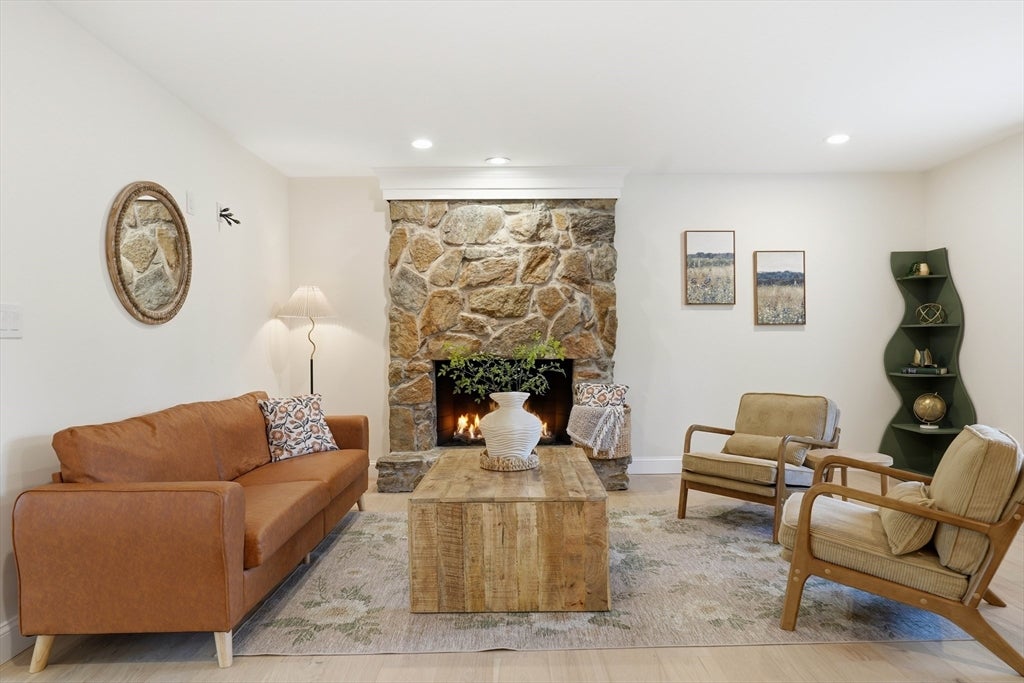93 Jonquil LN, Longmeadow, MA Photo #16