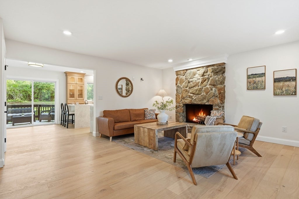 93 Jonquil LN, Longmeadow, MA Photo #18