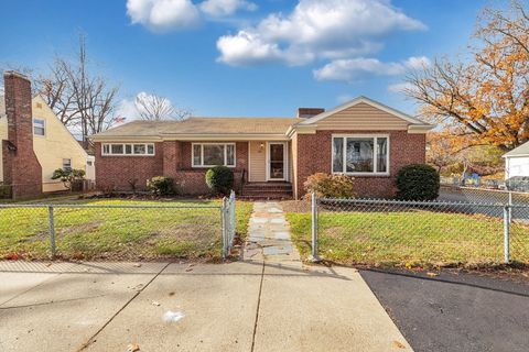 619 Poplar Street Boston MA 02131