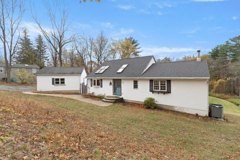 89 King St Groveland MA 01834