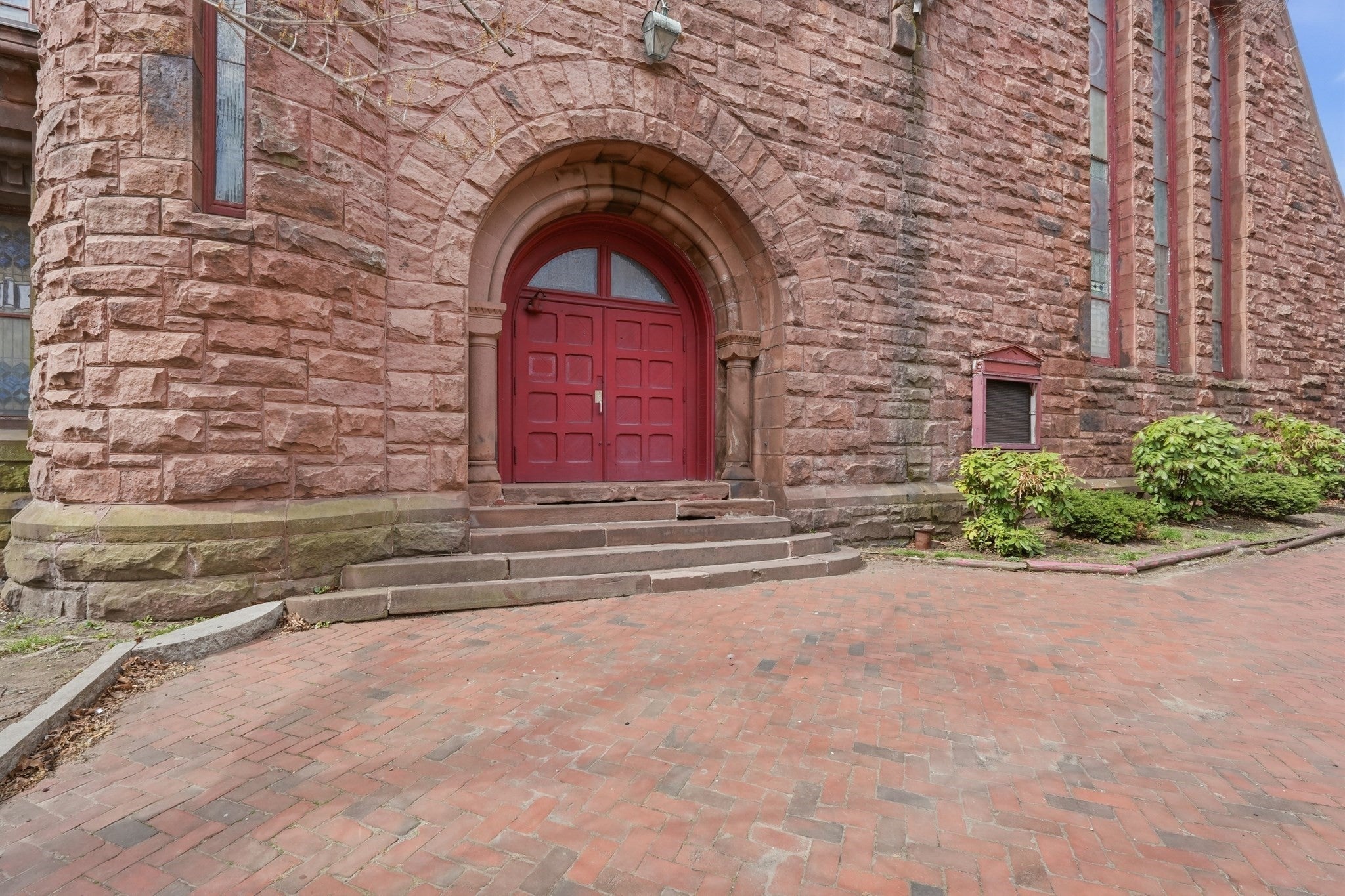 18 Salem St