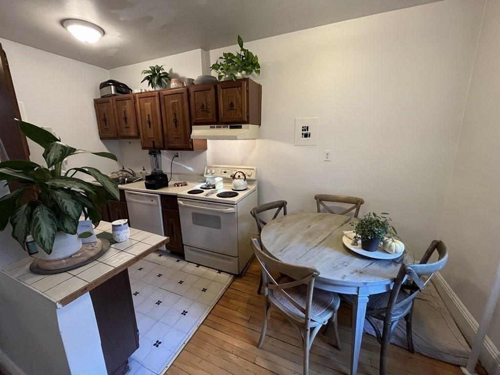 52 Strathmore Rd 33