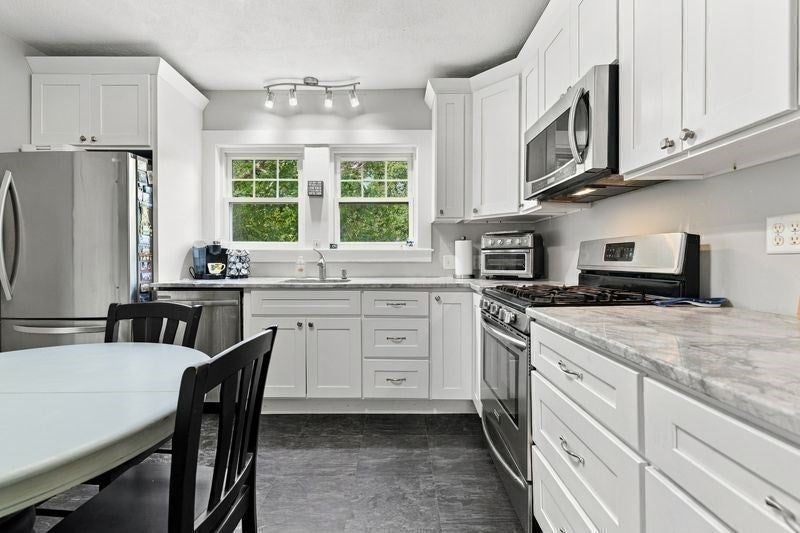 11 Sweetser Ave, Reading, MA Photo #12