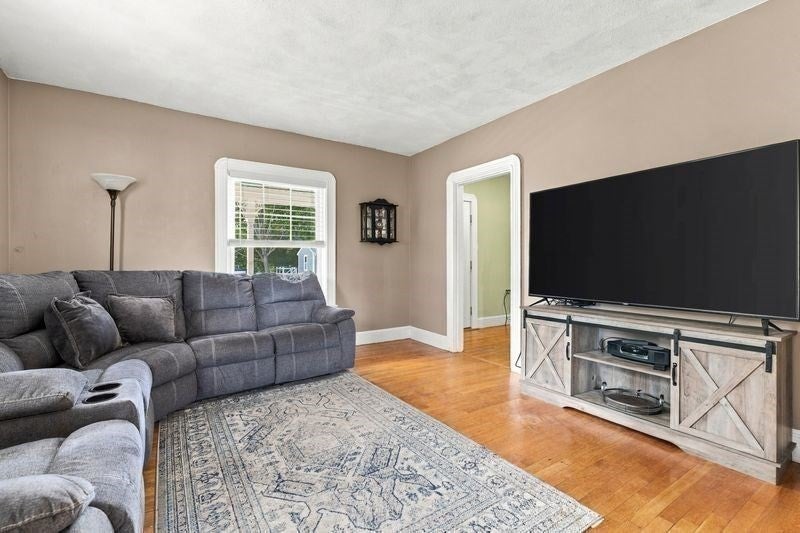 11 Sweetser Ave, Reading, MA Photo #5