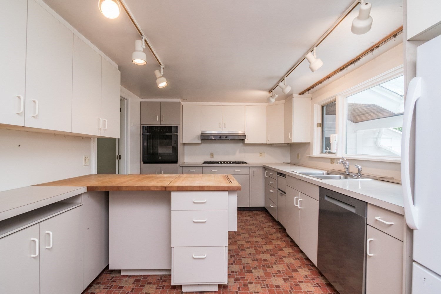 136 Lincoln Avenue, Amherst, MA, 136 Lincoln Avenue, Amherst, MA Photo #12