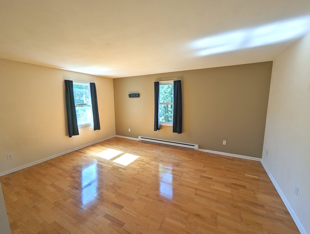 North Attleboro, Massachusetts 02760, United States, 2 Bedrooms Bedrooms, ,1 BathroomBathrooms,Residential,Active,173979