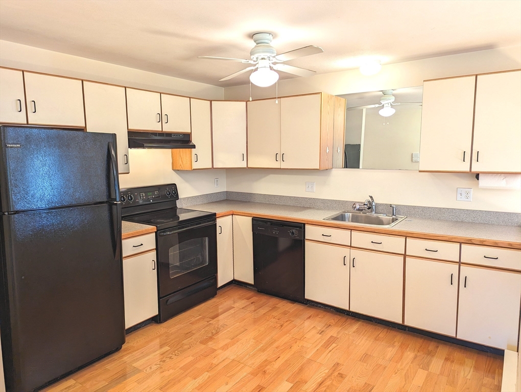 North Attleboro, Massachusetts 02760, United States, 2 Bedrooms Bedrooms, ,1 BathroomBathrooms,Residential,Active,173979