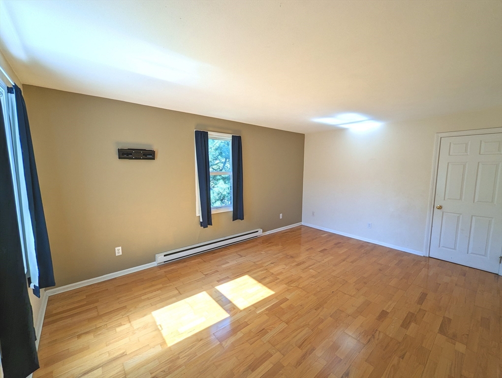 North Attleboro, Massachusetts 02760, United States, 2 Bedrooms Bedrooms, ,1 BathroomBathrooms,Residential,Active,173979