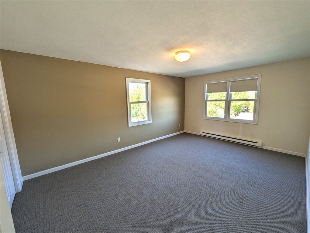 North Attleboro, Massachusetts 02760, United States, 2 Bedrooms Bedrooms, ,1 BathroomBathrooms,Residential,Active,173979