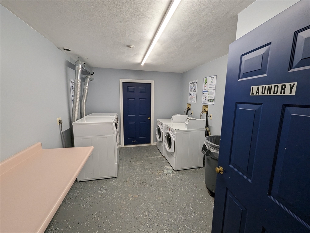 North Attleboro, Massachusetts 02760, United States, 2 Bedrooms Bedrooms, ,1 BathroomBathrooms,Residential,Active,173979