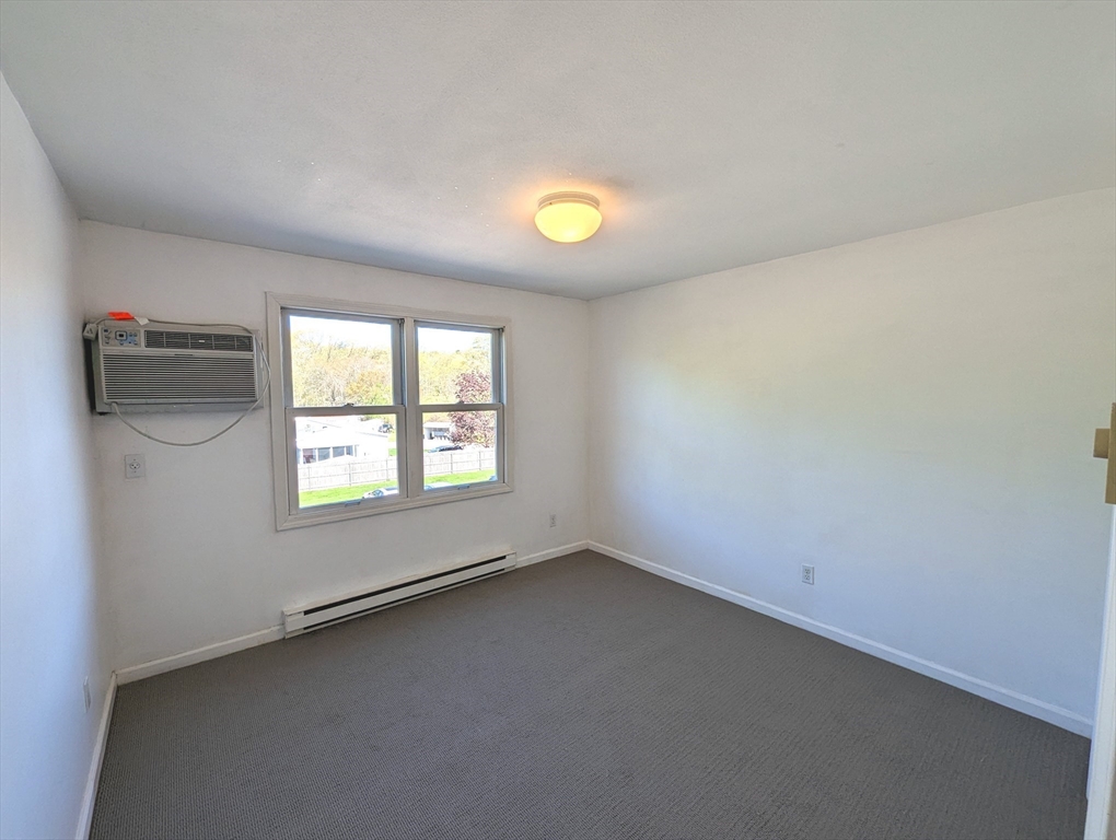 North Attleboro, Massachusetts 02760, United States, 2 Bedrooms Bedrooms, ,1 BathroomBathrooms,Residential,Active,173979