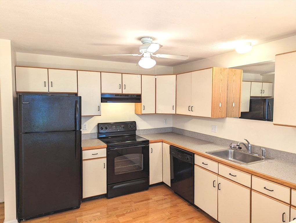 North Attleboro, Massachusetts 02760, United States, 2 Bedrooms Bedrooms, ,1 BathroomBathrooms,Residential,Active,173979