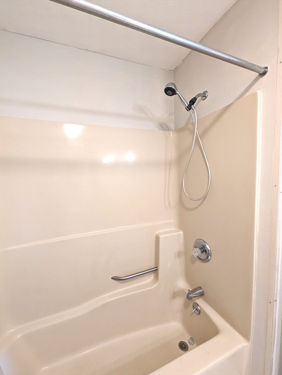 North Attleboro, Massachusetts 02760, United States, 2 Bedrooms Bedrooms, ,1 BathroomBathrooms,Residential,Active,173979