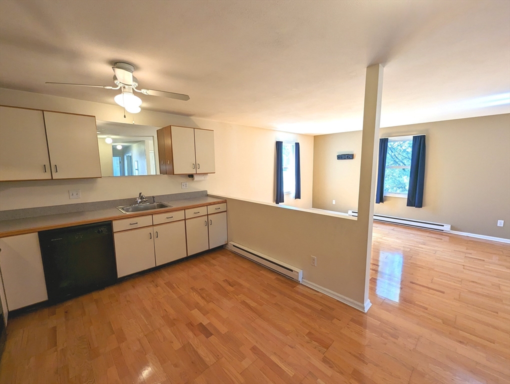 North Attleboro, Massachusetts 02760, United States, 2 Bedrooms Bedrooms, ,1 BathroomBathrooms,Residential,Active,173979