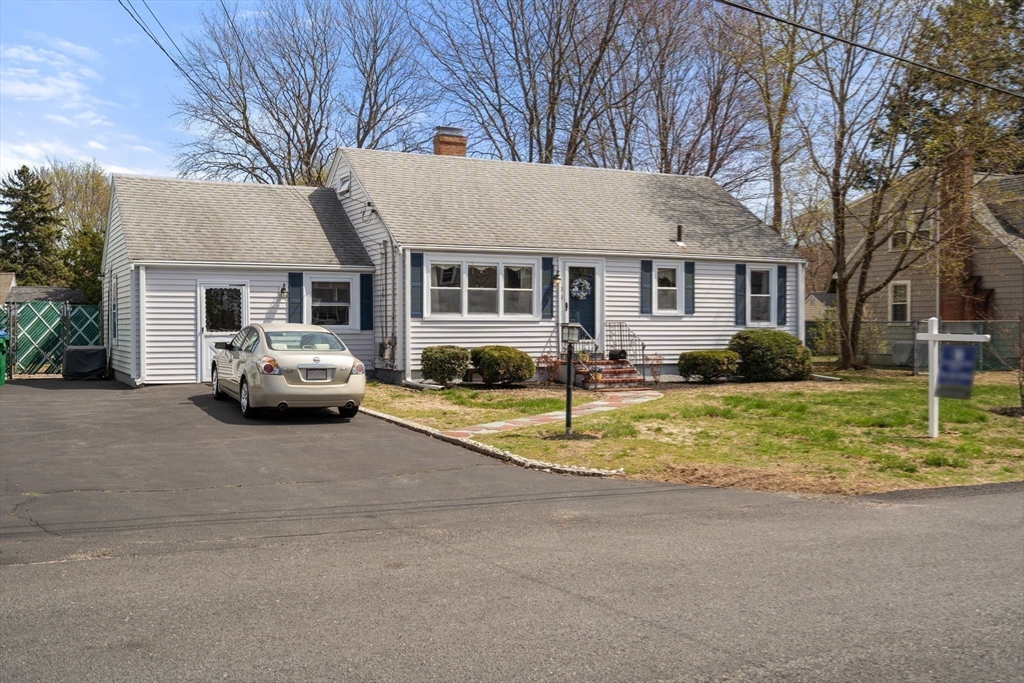 Westwood, Massachusetts 02090, United States, 3 Bedrooms Bedrooms, ,2 BathroomsBathrooms,Residential,Pending,119102