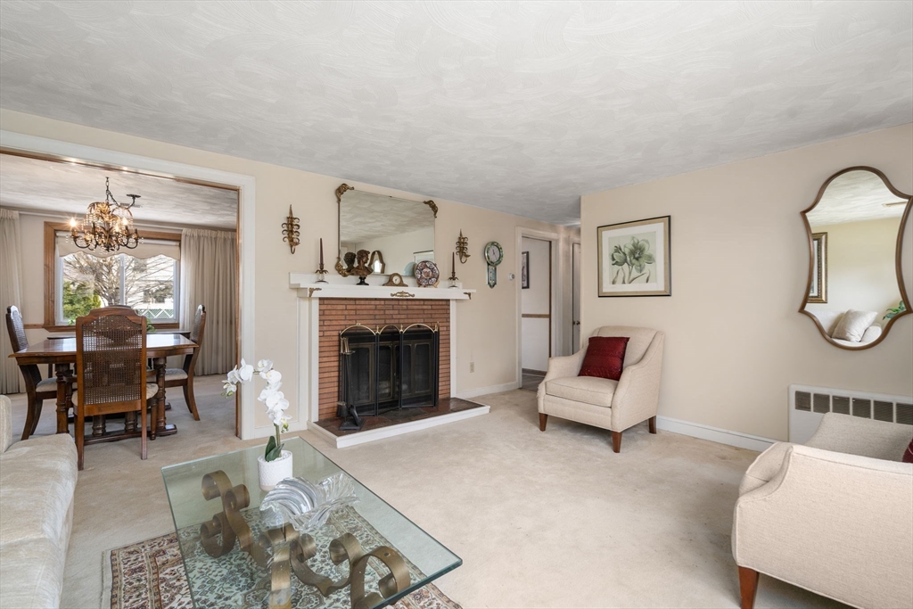 Westwood, Massachusetts 02090, United States, 3 Bedrooms Bedrooms, ,2 BathroomsBathrooms,Residential,Pending,119102