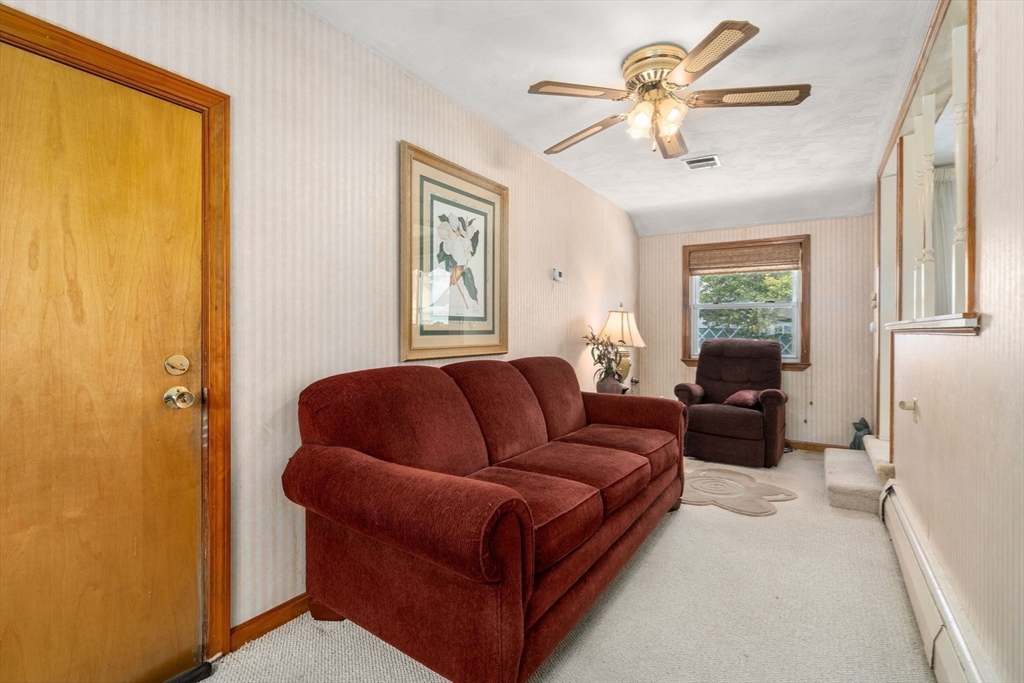 Westwood, Massachusetts 02090, United States, 3 Bedrooms Bedrooms, ,2 BathroomsBathrooms,Residential,Pending,119102