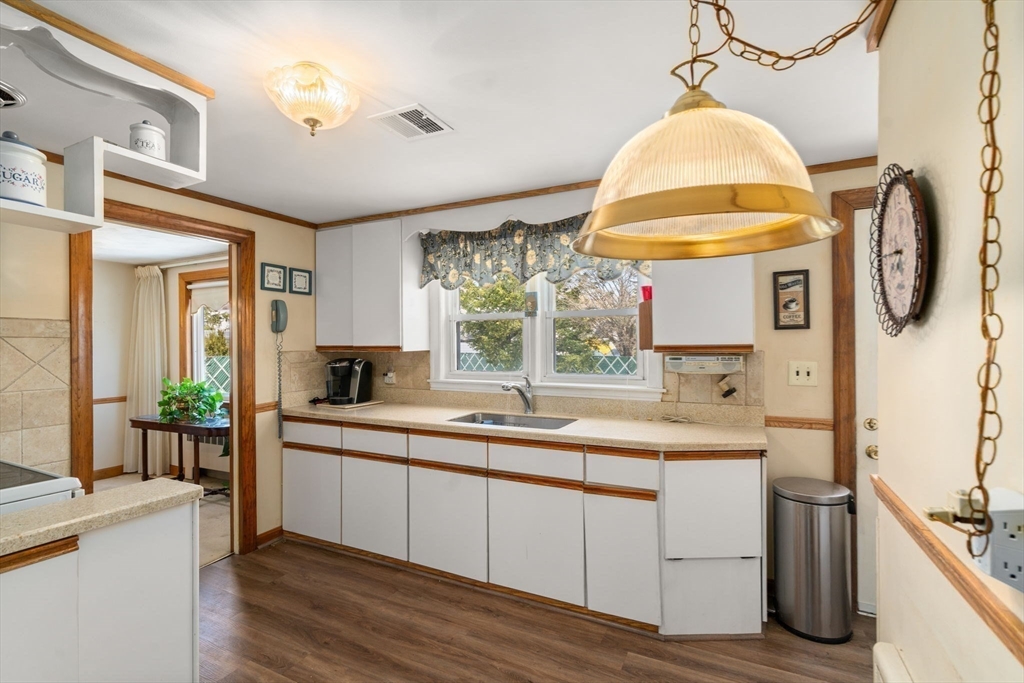 Westwood, Massachusetts 02090, United States, 3 Bedrooms Bedrooms, ,2 BathroomsBathrooms,Residential,Pending,119102