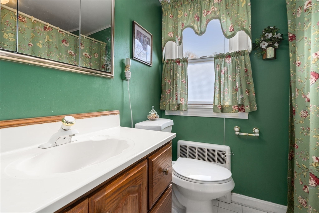 Westwood, Massachusetts 02090, United States, 3 Bedrooms Bedrooms, ,2 BathroomsBathrooms,Residential,Pending,119102