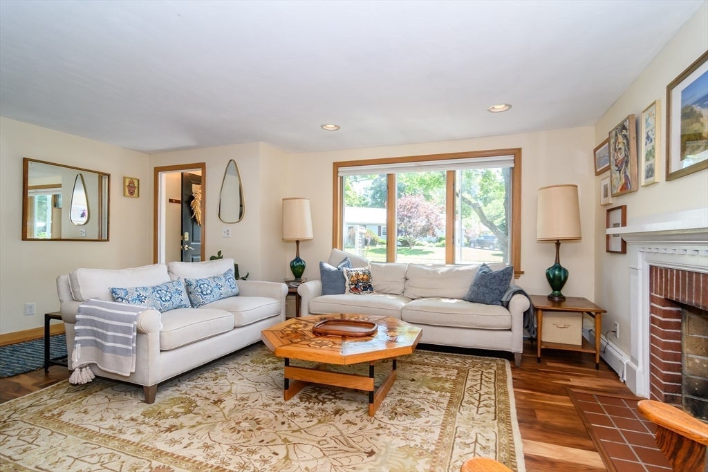 48 Beacon St